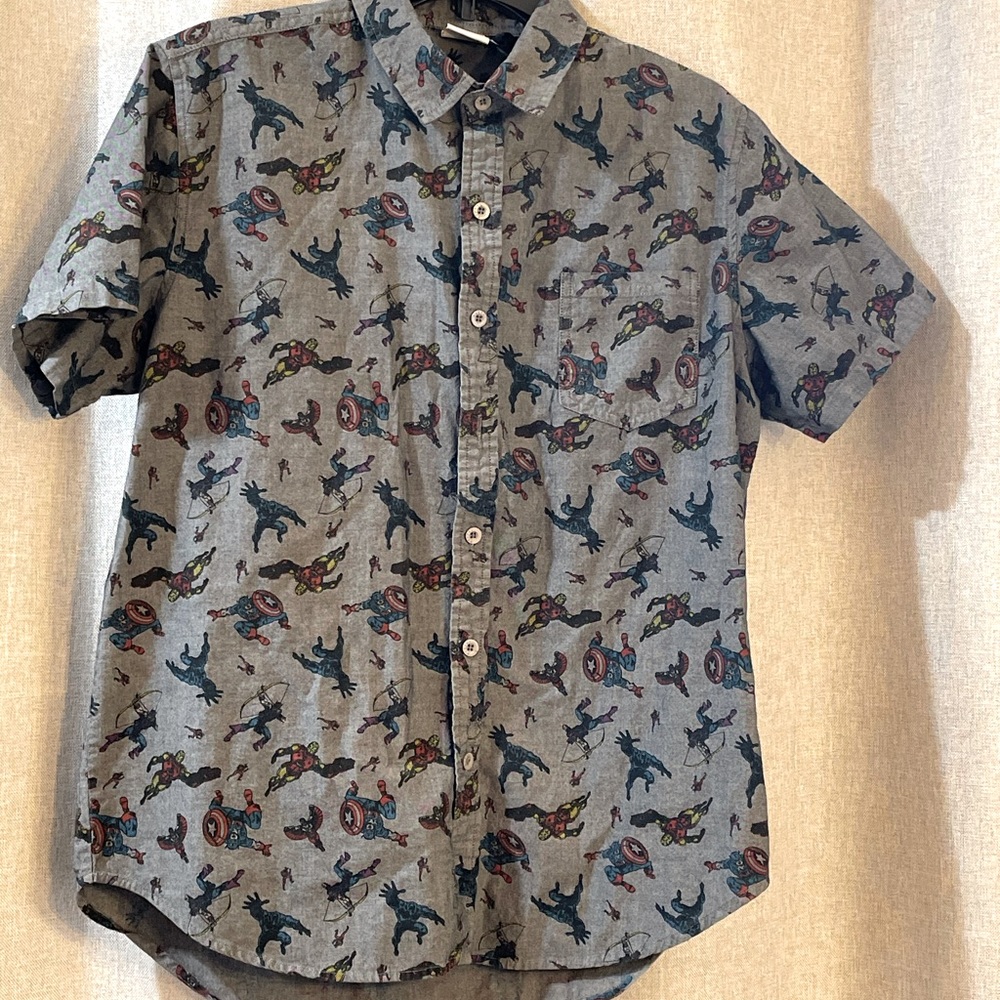 Marvel Captain America: Civil War Short-Sleeved Woven Button-Up size Medium